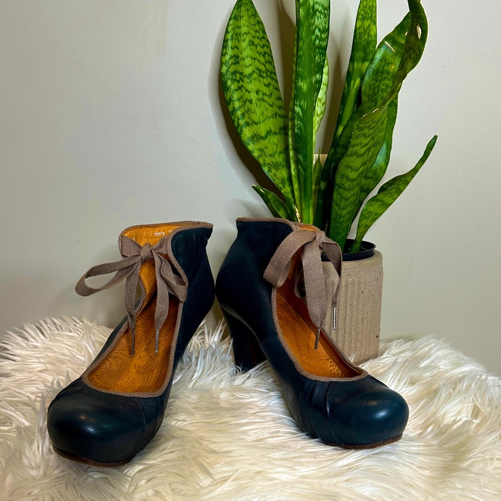 Chie Mihara leather Mary Jane Platforms with bow ties ✨